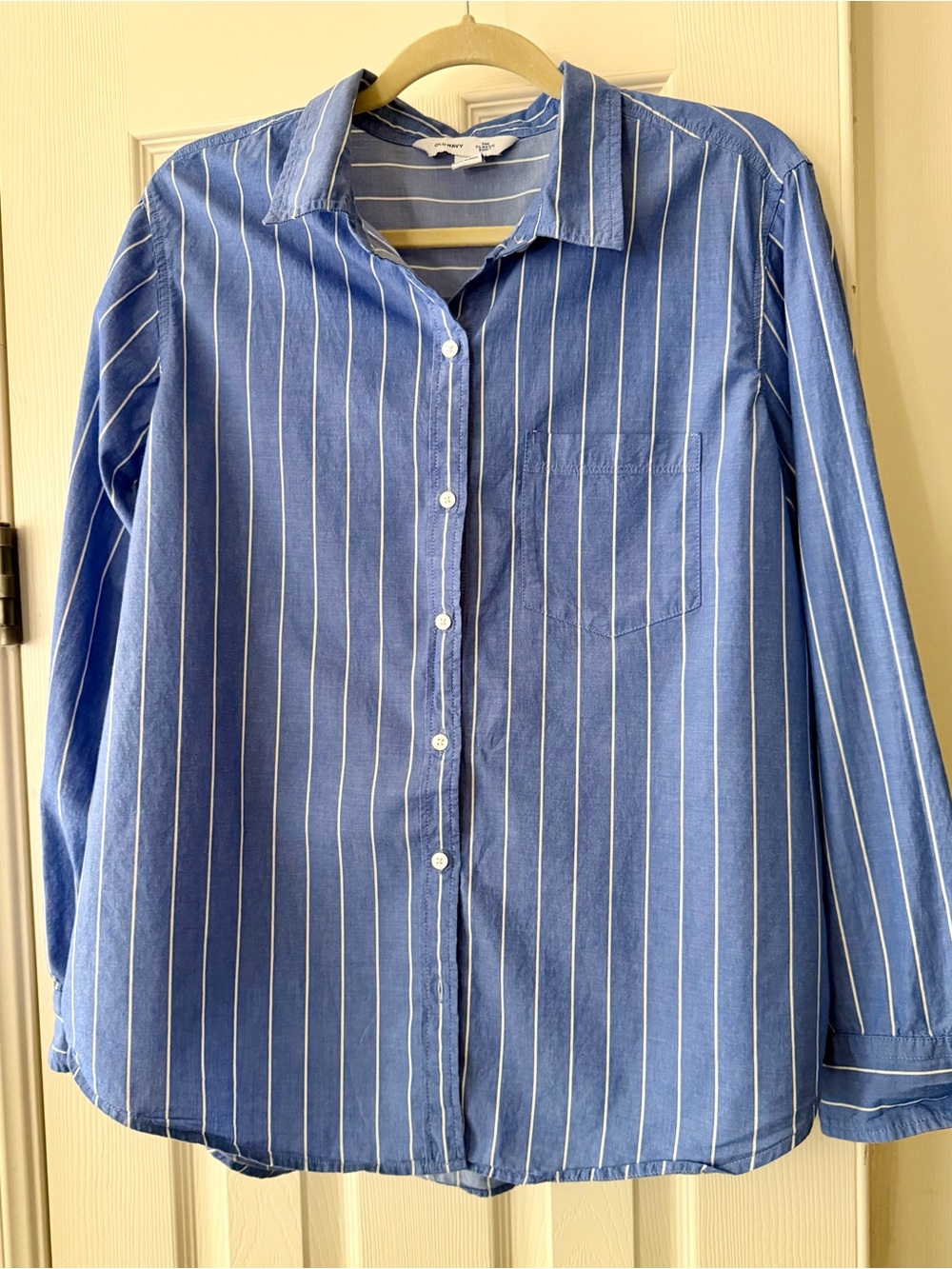 Old Navy classic shirt size L